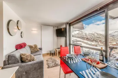 Coin salon dans l'établissement Résidence Palafour - Studio cabine 4 personnes pieds des pistes - balcon vue Grande Sassière MAE-3629