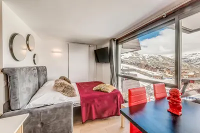 Coin salon dans l'établissement Résidence Palafour - Studio cabine 4 personnes pieds des pistes - balcon vue Grande Sassière MAE-3629