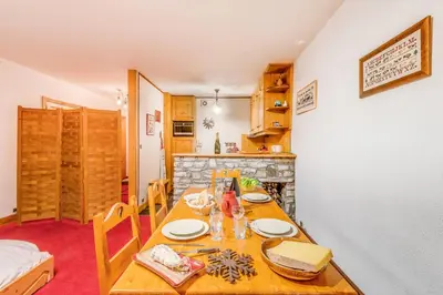 Cuisine ou kitchenette dans l'établissement Résidence Ducs De Savoie - Appartement 3, proche des pistes,commerce, vue lac MAE-3644