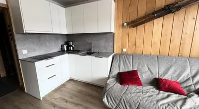 Cuisine ou kitchenette dans l'établissement Résidence Bec Rouge - Sur les pistes, studio de charme MAE-3662