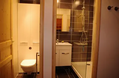 Salle de bains dans l'établissement Résidence Bec Rouge - Sur les pistes, studio de charme MAE-3662