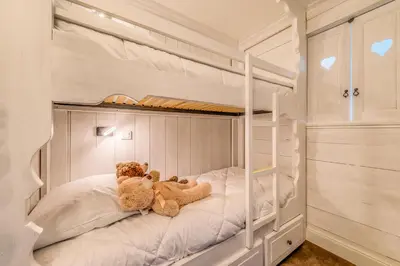 Un ou plusieurs lits dans un hébergement de l'établissement Résidence Palafour - Elégant studio 4 - rénové - confortable - balcon - vue Grande Sassière MAE-3690