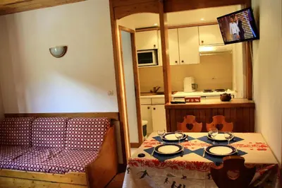 Cuisine ou kitchenette dans l'établissement Résidence Shamrock - charmant, rénové, confortable MAE-3718