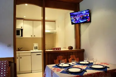 Cuisine ou kitchenette dans l'établissement Résidence Shamrock - charmant, rénové, confortable MAE-3718