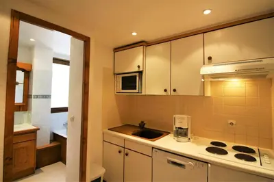 Cuisine ou kitchenette dans l'établissement Résidence Shamrock - charmant, rénové, confortable MAE-3718