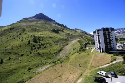 Vue générale sur la montagne ou vue sur la montagne depuis l'appartement