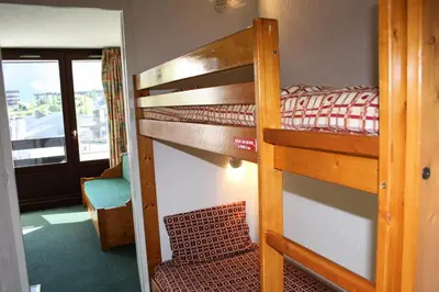 Un ou plusieurs lits superposés dans un hébergement de l'établissement Résidence Home Club 1 - Plusieurs studios disponibles pour vos séjours en famille ou entre amis MAE-3788