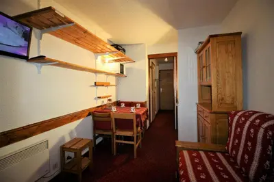 Coin salon dans l'établissement Chalet Club - Studio 2 personnes à 100m des pistes MAE-3791