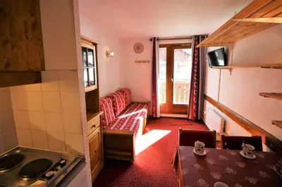 Télévision ou salle de divertissement dans l'établissement Chalet Club - Studio 2 personnes à 100m des pistes MAE-3791