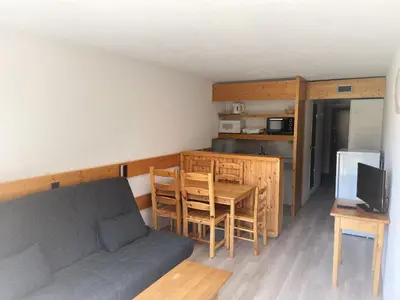 Cuisine ou kitchenette dans l'établissement Studio fonctionnel pour 5 personnes à Arc 2000 - FR-1-411-360