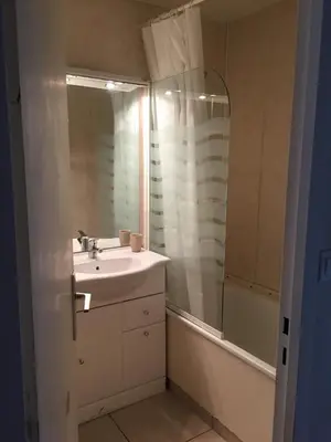 Salle de bains dans l'établissement MyHome - Moutières B2 17 - Grand 2 pièces traversant au Val Claret, 4 à 6 pers