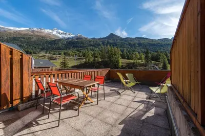 Vue générale sur la montagne ou vue sur la montagne depuis l'appartement