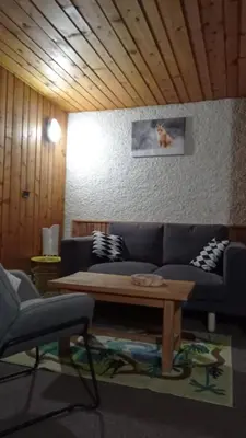 Coin salon dans l'établissement Chalet Le Cordava