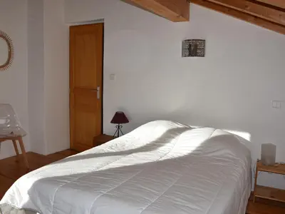 Un ou plusieurs lits dans un hébergement de l'établissement Chalet spacieux près de la forêt avec parking privé - FR-1-464-176
