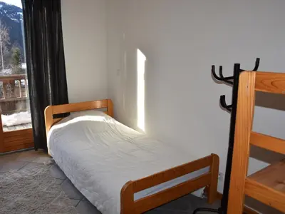 Un ou plusieurs lits dans un hébergement de l'établissement Chalet spacieux près de la forêt avec parking privé - FR-1-464-176