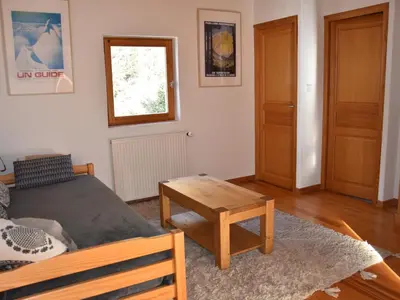 Coin salon dans l'établissement Chalet spacieux près de la forêt avec parking privé - FR-1-464-176