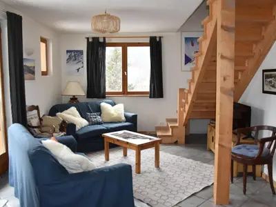 Coin salon dans l'établissement Chalet spacieux près de la forêt avec parking privé - FR-1-464-176