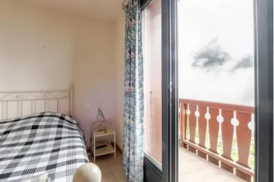 Un ou plusieurs lits dans un hébergement de l'établissement Chalet confortable avec vue sur la montagne à Peisey-Nancroix