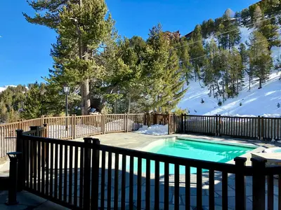 Vue générale sur la montagne ou vue sur la montagne depuis l'appartement