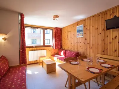 Télévision ou salle de divertissement dans l'établissement Appartement chaleureux à 300m des pistes, 5 personnes, balcon, draps, parking - FR-1-508-228