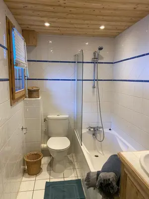 Salle de bains dans l'établissement Chalet SACHE - Sainte foy tarentaise