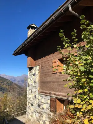 Vue générale sur la montagne ou vue sur la montagne depuis le chalet