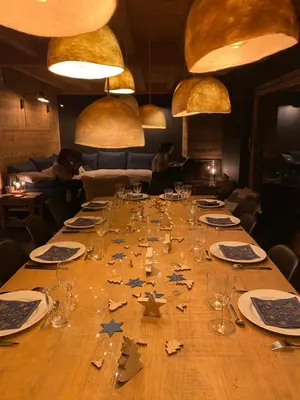 Restaurant ou autre lieu de restauration dans l'établissement Chalet SACHE - Sainte foy tarentaise
