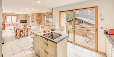 Cuisine ou kitchenette dans l'établissement Chalet Le Serac - Chalets pour 10 Personnes MAE-3287