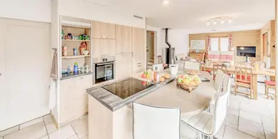 Cuisine ou kitchenette dans l'établissement Chalet Le Serac - Chalets pour 10 Personnes MAE-3287