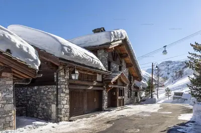 L'établissement Val d’Isère - Extraordinaire Chalet Montana avec piscine sur la piste Olympique de Belevarde. en hiver