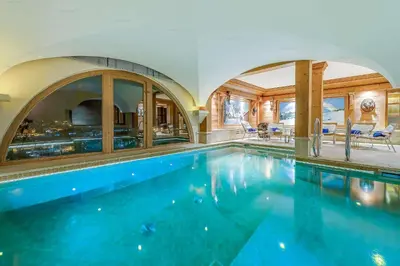 Piscine de l'établissement Val d’Isère - Extraordinaire Chalet Montana avec piscine sur la piste Olympique de Belevarde. ou située à proximité