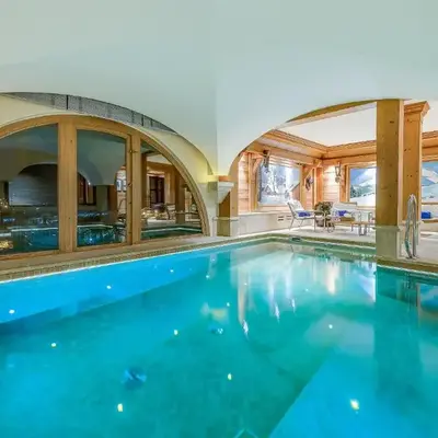 Val d’Isère - Extraordinaire Chalet Montana avec piscine sur la piste Olympique de Belevarde.