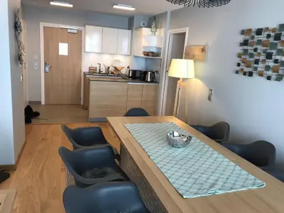 Cuisine ou kitchenette dans l'établissement Superbe 4 pièces moyen pour 6 pers. avec piscine, spa, fitness, parking couvert, ski aux pieds - FR-1-352-68