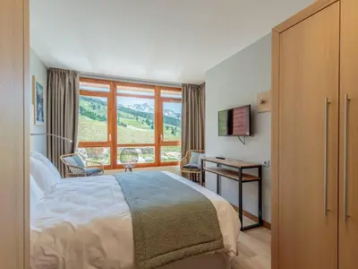 Un ou plusieurs lits dans un hébergement de l'établissement Superbe 4 pièces moyen pour 6 pers. avec piscine, spa, fitness, parking couvert, ski aux pieds - FR-1-352-68