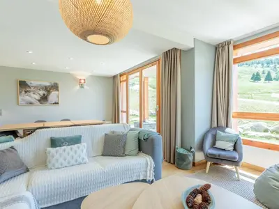 Coin salon dans l'établissement Superbe 4 pièces moyen pour 6 pers. avec piscine, spa, fitness, parking couvert, ski aux pieds - FR-1-352-68