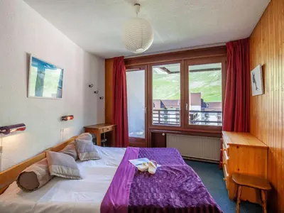 Un ou plusieurs lits dans un hébergement de l'établissement Apartment Le Curling B - Val Claret-40 by Interhome