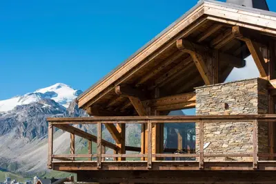 Vue générale sur la montagne ou vue sur la montagne depuis le chalet