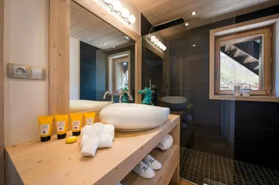 Salle de bains dans l'établissement Chalet Opale