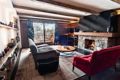 Coin salon dans l'établissement Hôtel LE BLIZZARD