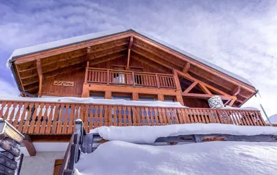 L'établissement Le Cairn en hiver