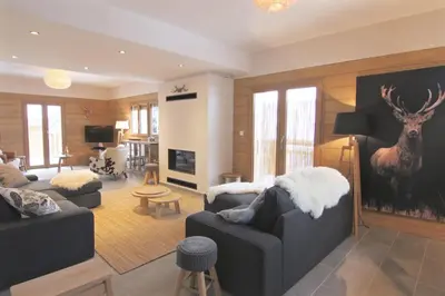 Télévision ou salle de divertissement dans l'établissement Le Chalet
