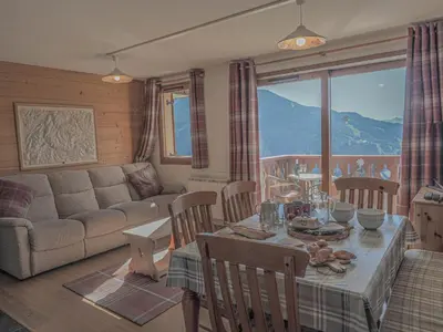 Vue générale sur la montagne ou vue sur la montagne depuis l'appartement