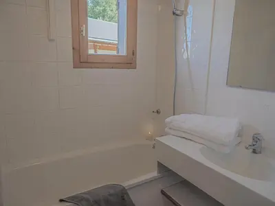 Salle de bains dans l'établissement Les Epilobes 3