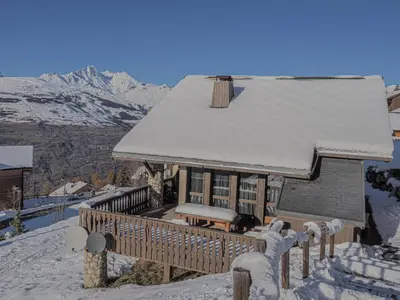 Vue générale sur la montagne ou vue sur la montagne depuis le chalet