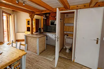 Cuisine ou kitchenette dans l'établissement le burel 5 personnes