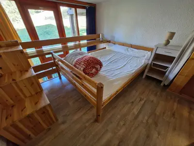 Un ou plusieurs lits dans un hébergement de l'établissement Duplex skis aux pieds pour 5 pers. à Arc 1800 avec WIFI et animaux admis - FR-1-411-119