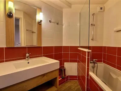 Salle de bains dans l'établissement Appartement cosy 4/5 pers, proche des pistes - FR-1-455-172