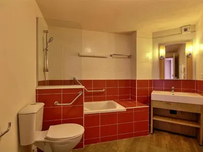 Salle de bains dans l'établissement Grand appartement 6 personnes avec vue, proche des pistes - FR-1-455-173
