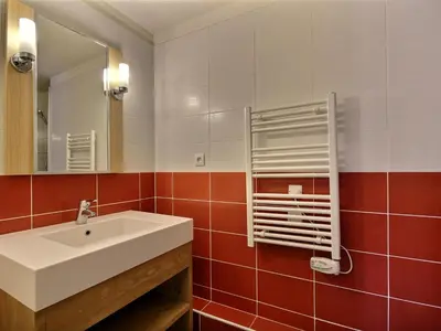 Salle de bains dans l'établissement Appartement spacieux 2 pièces près des pistes, 4 pers. - FR-1-455-175