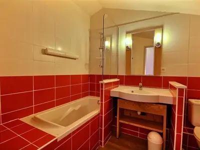 Salle de bains dans l'établissement Duplex cosy 4 pers. orienté sud, accès rapide pistes - FR-1-455-178